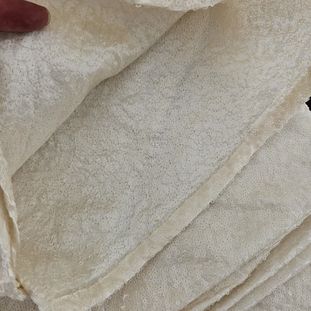 Elegant Cream Sequin Wedding Linen 120